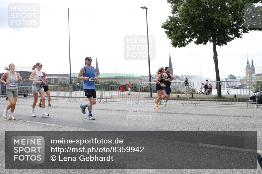 29.06.2025 - hella hamburg halbmarathon Lena Gebhardt http://msf.ph/oto/8359942 29.06.2025 10:48:14 Lombardsbrücke 18262, 1337, 1157, 1174, 1175, 1246, 1392, 1618, 1639, 1645, 1701, 1926, 2037, 2163, 2195, 2197, 2418, 2475, 2491, 2545, 2627, 2650, 2756, 2909, 2958, 3049, 3224, 3320, 3468, 3504, 3661, 3679, 3933, 4327, 4588, 4856, 5585, 5781, 5886, 5952, 6143, 7240, 7393, 7394, 7427, 7532, 7916, 8077, 8310, 8461, 8521, 8774, 8948, 9356, 9696, 9697, 9775, 9921, 10059, 10145, 10658, 10777, 10794, 11548, 11742, 11781, 11909, 15715 meine-sportfotos.de