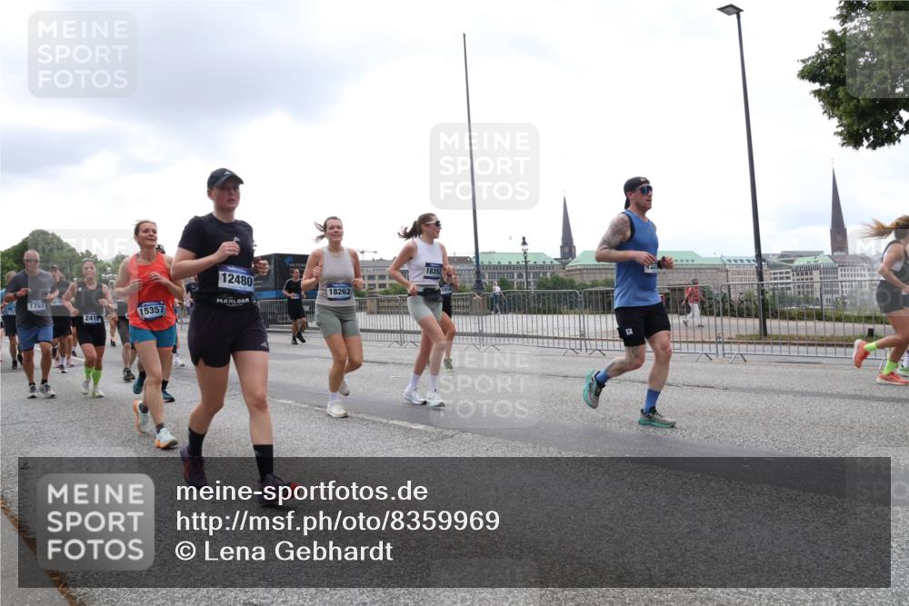 29.06.2025 - hella hamburg halbmarathon Lena Gebhardt http://msf.ph/oto/8359969 29.06.2025 10:48:15 Lombardsbrücke 1701, 210, 2418, 15357, 12480, 18262, 18352, 1157, 1174, 1175, 1246, 1392, 1618, 1639, 1645, 1701, 2037, 2163, 2195, 2197, 2418, 2475, 2491, 2545, 2627, 2650, 2756, 2909, 2958, 3049, 3224, 3320, 3468, 3504, 3661, 3679, 3933, 4327, 4588, 4856, 5585, 5781, 5886, 5952, 6143, 7240, 7393, 7394, 7427, 7532, 7916, 8077, 8310, 8461, 8521, 8774, 8948, 9356, 9696, 9697, 9775, 9921, 10059, 10145, 10658, 10777, 10794, 11548, 11742, 11781, 15715 meine-sportfotos.de