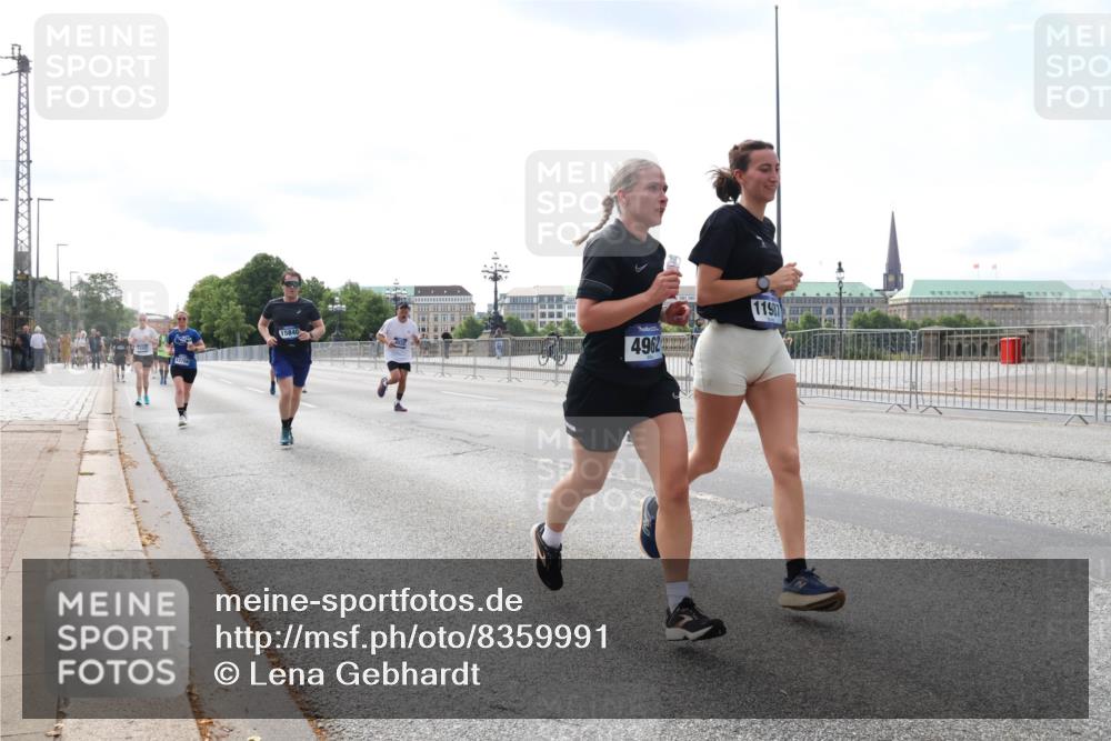 29.06.2025 - hella hamburg halbmarathon Lena Gebhardt http://msf.ph/oto/8359991 29.06.2025 10:14:06 Lombardsbrücke 4962, 1198, 1131, 1194, 1480, 1890, 2359, 2721, 2904, 2987, 3939, 4001, 4032, 4962, 5232, 5631, 5719, 6026, 6089, 6287, 6710, 7209, 7442, 7462, 7840, 7913, 7991, 8001, 8057, 8409, 8673, 8892, 9631, 9845, 9886, 10442, 10443, 10977, 11441, 11987, 12313, 12797, 12928, 12929, 12938, 13237, 13285, 13788, 14488, 15085, 15482, 15721, 15722, 15840, 16126, 16491, 17439, 17472, 17985, 18041, 18236, 18239 meine-sportfotos.de