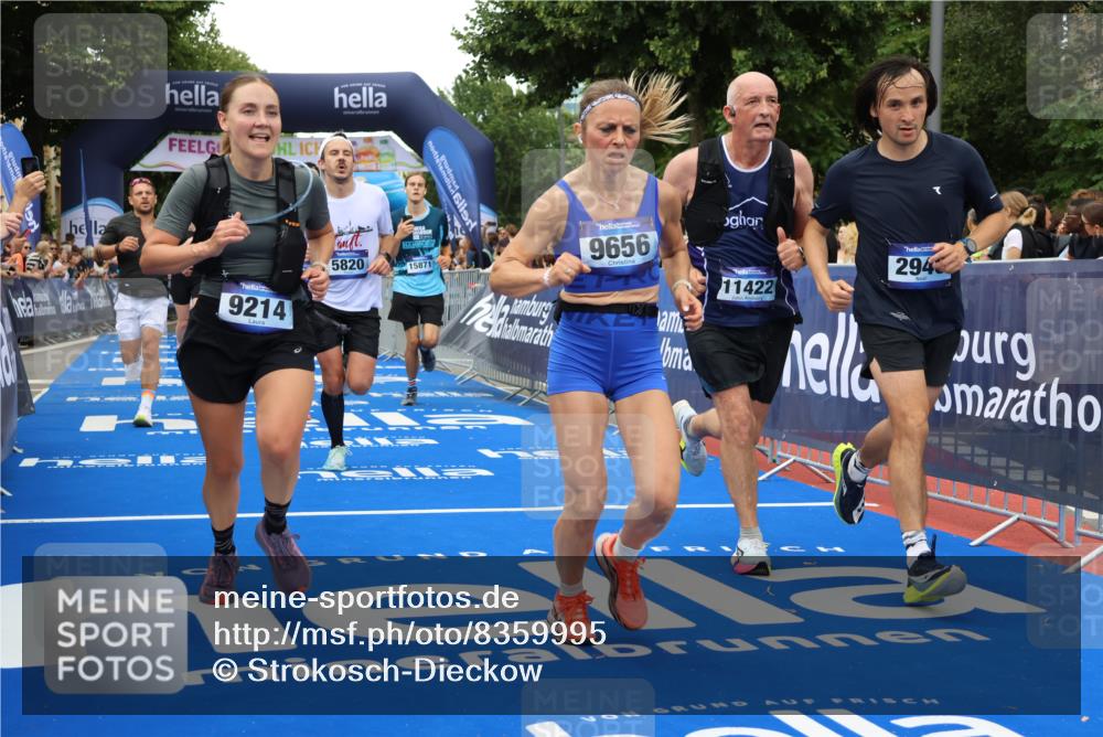 29.06.2025 - hella hamburg halbmarathon Strokosch-Dieckow http://msf.ph/oto/8359995 29.06.2025 10:51:26 Ziel 1335, 2364, 2411, 2946, 5820, 6776, 7943, 8989, 9214, 9656, 10691, 11124, 11422, 13047, 13403, 13792, 14865, 14994, 15871, 15950, 16357, 17131, 18489 meine-sportfotos.de