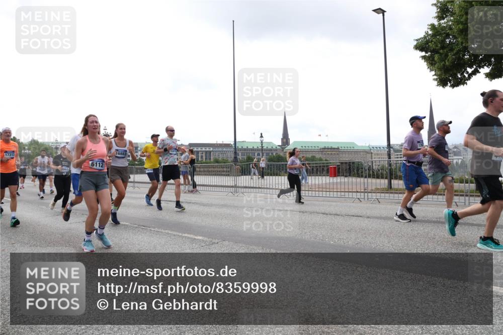 29.06.2025 - hella hamburg halbmarathon Lena Gebhardt http://msf.ph/oto/8359998 29.06.2025 10:39:12 Lombardsbrücke 17313, 062, 6112, 16883, 12410, 1392, 1232, 1390, 1451, 1760, 1856, 1883, 2092, 2524, 2534, 2571, 2574, 2693, 2843, 2893, 2998, 3275, 3307, 3353, 3727, 3745, 3927, 4257, 4320, 4410, 4523, 4603, 4659, 4855, 4882, 4964, 6062, 6112, 6321, 6342, 6343, 6611, 6748, 7263, 7341, 7501, 7506, 7524, 7589, 7684, 7815, 8203, 8243, 8367, 8457, 8783, 9393, 9420, 9446, 9708, 9974, 9977, 10001, 10072, 10315, 10512, 10516, 10554, 13060 meine-sportfotos.de