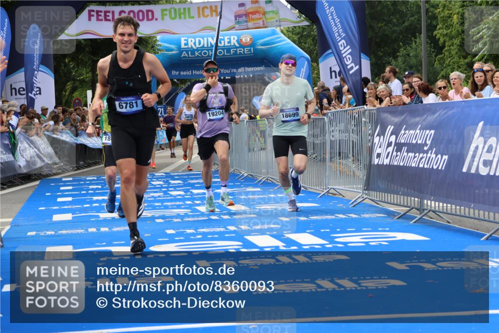 29.06.2025 - hella hamburg halbmarathon Strokosch-Dieckow http://msf.ph/oto/8360093 29.06.2025 10:29:35 Ziel 2021, 2180, 6781, 7186, 8784, 9137, 10790, 16818, 17197, 18422, 18699, 19204 meine-sportfotos.de