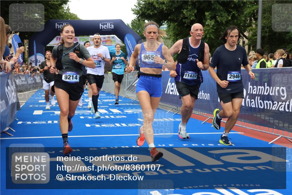 29.06.2025 - hella hamburg halbmarathon Strokosch-Dieckow http://msf.ph/oto/8360107 29.06.2025 10:51:25 Ziel 1335, 2364, 2411, 2636, 2718, 2946, 4814, 5820, 6776, 7943, 8989, 9214, 9656, 10691, 11124, 11422, 13047, 13403, 13792, 14865, 14994, 15871, 15950, 16357, 17131, 18489 meine-sportfotos.de