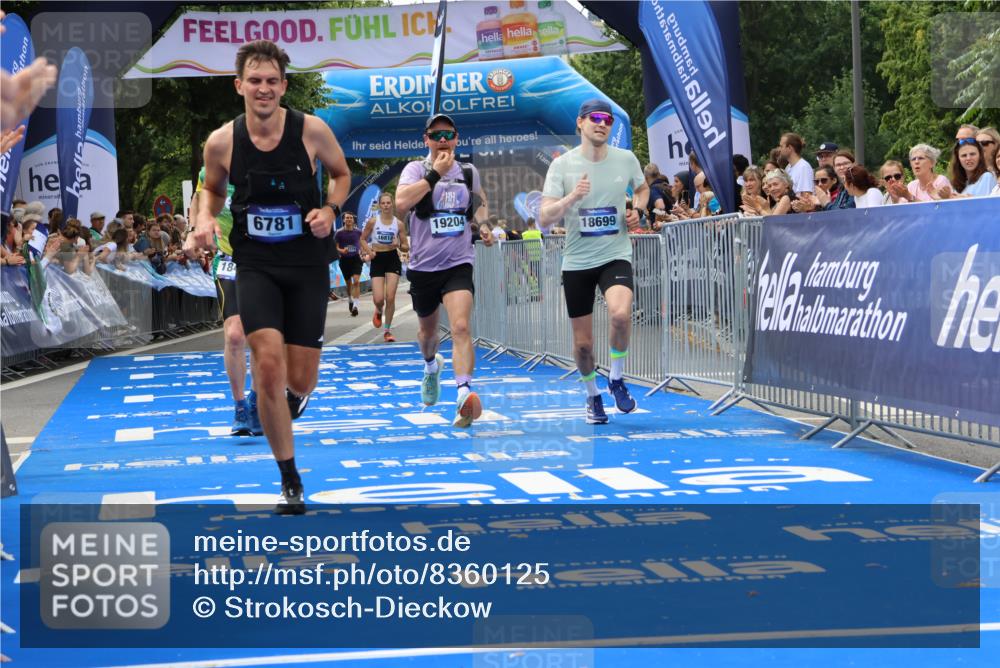 29.06.2025 - hella hamburg halbmarathon Strokosch-Dieckow http://msf.ph/oto/8360125 29.06.2025 10:29:35 Ziel 2021, 2180, 6781, 7186, 8784, 9137, 10790, 16818, 17197, 18422, 18699, 19204 meine-sportfotos.de