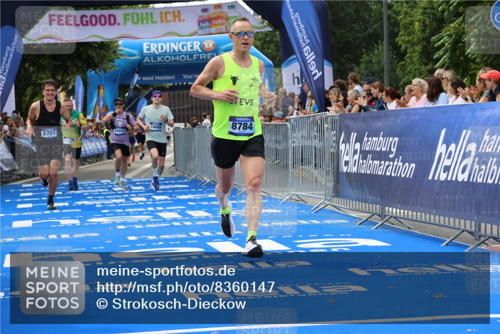 29.06.2025 - hella hamburg halbmarathon Strokosch-Dieckow http://msf.ph/oto/8360147 29.06.2025 10:29:32 Ziel 2021, 2180, 6781, 7186, 8784, 9137, 10156, 10790, 12234, 16118, 16818, 17197, 18422, 18699, 19204 meine-sportfotos.de