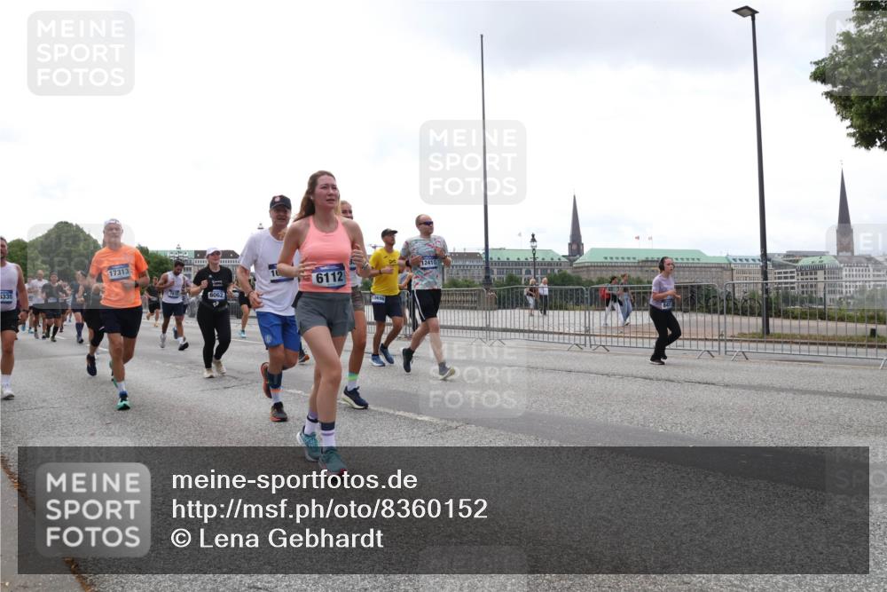 29.06.2025 - hella hamburg halbmarathon Lena Gebhardt http://msf.ph/oto/8360152 29.06.2025 10:39:12 Lombardsbrücke 6335, 17313, 6062, 6112, 12410, 1232, 1390, 1451, 1760, 1856, 1883, 2092, 2524, 2534, 2571, 2574, 2693, 2843, 2893, 2998, 3275, 3307, 3353, 3727, 3745, 3927, 4257, 4320, 4410, 4523, 4603, 4659, 4855, 4882, 4964, 6062, 6112, 6321, 6342, 6343, 6611, 6748, 7263, 7341, 7501, 7506, 7524, 7589, 7684, 7815, 8203, 8243, 8367, 8457, 8783, 9393, 9420, 9446, 9708, 9974, 9977, 10001, 10072, 10315, 10512, 10516, 10554, 13060 meine-sportfotos.de