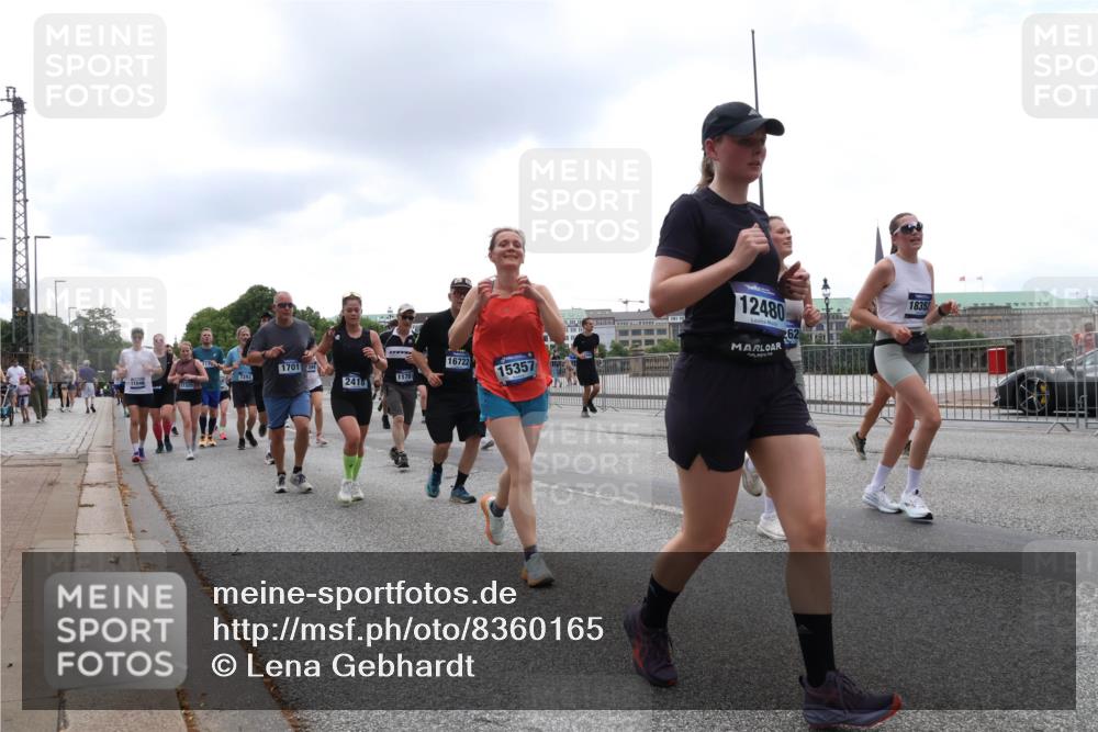 29.06.2025 - hella hamburg halbmarathon Lena Gebhardt http://msf.ph/oto/8360165 29.06.2025 10:48:15 Lombardsbrücke 17325, 117, 1701, 16722, 7393, 2418, 11781, 15357, 12480, 62, 18352, 1157, 1174, 1175, 1246, 1392, 1618, 1639, 1645, 1701, 2037, 2163, 2195, 2197, 2418, 2475, 2491, 2545, 2627, 2650, 2756, 2909, 2958, 3049, 3224, 3320, 3468, 3504, 3661, 3679, 3933, 4327, 4588, 4856, 5585, 5781, 5886, 5952, 6143, 7240, 7393, 7394, 7427, 7532, 7916, 8077, 8310, 8461, 8521, 8774, 8948, 9356, 9696, 9697, 9775, 9921, 10059, 10145, 10658, 10777, 10794, 11548, 11742, 11781, 15715 meine-sportfotos.de