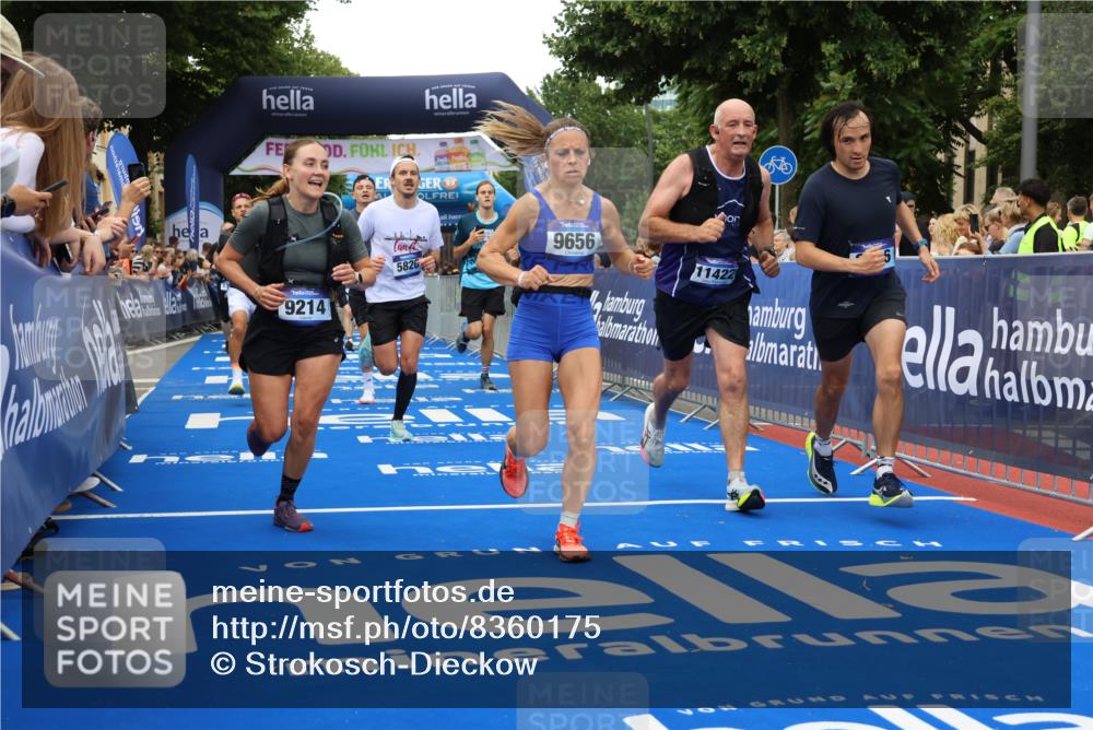 29.06.2025 - hella hamburg halbmarathon Strokosch-Dieckow http://msf.ph/oto/8360175 29.06.2025 10:51:25 Ziel 1335, 2364, 2411, 2636, 2718, 2946, 4814, 5820, 6776, 7943, 8989, 9214, 9656, 10691, 11124, 11422, 13047, 13403, 13792, 14865, 14994, 15871, 15950, 16357, 17131, 18489 meine-sportfotos.de