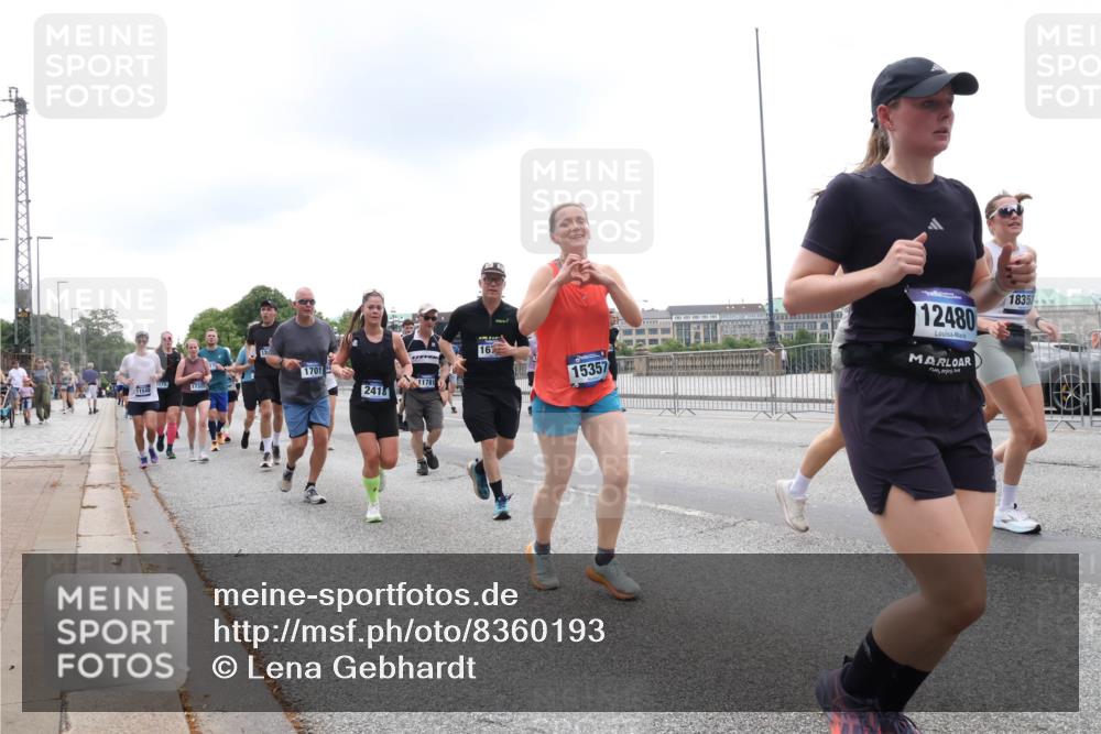 29.06.2025 - hella hamburg halbmarathon Lena Gebhardt http://msf.ph/oto/8360193 29.06.2025 10:48:16 Lombardsbrücke 1701, 17325, 2418, 167, 11781, 15357, 12480, 1835, 1157, 1174, 1175, 1246, 1392, 1618, 1645, 1701, 2037, 2163, 2195, 2197, 2418, 2475, 2491, 2545, 2627, 2650, 2756, 2909, 2958, 3049, 3224, 3320, 3468, 3504, 3661, 3679, 3933, 4327, 4588, 4856, 5585, 5781, 5886, 5952, 6143, 7240, 7393, 7394, 7427, 7532, 7916, 8077, 8310, 8461, 8521, 8774, 8948, 9356, 9696, 9697, 9775, 9921, 10059, 10145, 10658, 10777, 10794, 11548, 11742, 11781, 15715 meine-sportfotos.de