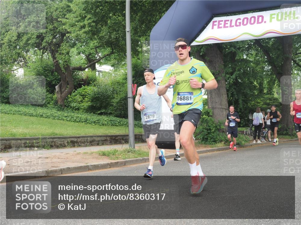 29.06.2025 - hella hamburg halbmarathon KatJ http://msf.ph/oto/8360317 29.06.2025 10:22:25 Zwischen KM18-KM19 2879 meine-sportfotos.de