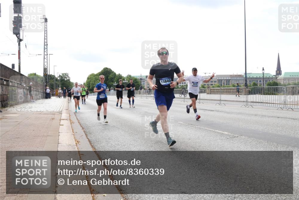 29.06.2025 - hella hamburg halbmarathon Lena Gebhardt http://msf.ph/oto/8360339 29.06.2025 10:14:08 Lombardsbrücke 13788, 15840, 4032, 1131, 1194, 1480, 1890, 2359, 2721, 2904, 2987, 3939, 4001, 4032, 4962, 5631, 5719, 6028, 6083, 6089, 6287, 6710, 7209, 7442, 7462, 7840, 7913, 7991, 8001, 8057, 8409, 8673, 8892, 9631, 9845, 9886, 10442, 10443, 10977, 11441, 11987, 12313, 12797, 12938, 13237, 13285, 13788, 14488, 15085, 15482, 15721, 15722, 15840, 16126, 17439, 17472, 17985, 18041, 18236, 18239 meine-sportfotos.de