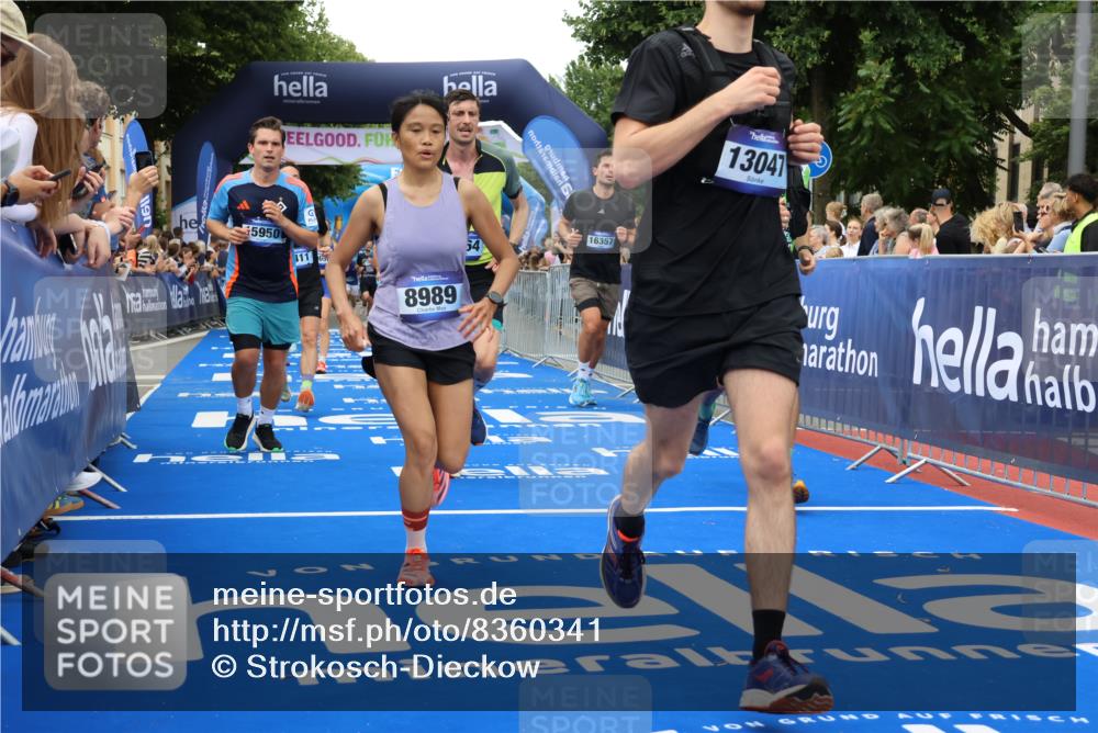 29.06.2025 - hella hamburg halbmarathon Strokosch-Dieckow http://msf.ph/oto/8360341 29.06.2025 10:51:22 Ziel 1461, 1817, 2364, 2411, 2636, 2718, 2946, 4814, 5820, 6657, 6776, 7943, 8316, 8930, 8989, 9214, 9476, 9656, 10480, 10667, 11124, 11422, 12016, 13047, 13403, 13792, 14865, 14994, 15871, 15950, 16357, 17131, 18019, 18489 meine-sportfotos.de