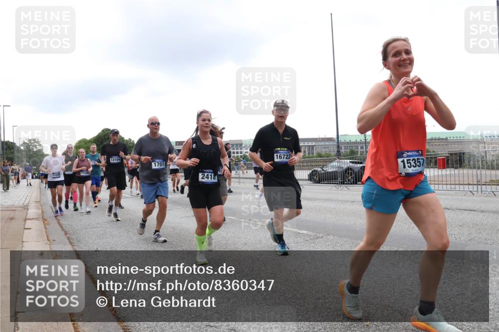 29.06.2025 - hella hamburg halbmarathon Lena Gebhardt http://msf.ph/oto/8360347 29.06.2025 10:48:16 Lombardsbrücke 11548, 1175, 17325, 12104, 1701, 2418, 16722, 15357, 1157, 1174, 1175, 1246, 1392, 1618, 1645, 1701, 2037, 2163, 2195, 2197, 2418, 2475, 2491, 2545, 2627, 2650, 2756, 2909, 2958, 3049, 3224, 3320, 3468, 3504, 3661, 3679, 3933, 4327, 4588, 4856, 5585, 5781, 5886, 5952, 6143, 7240, 7393, 7394, 7427, 7532, 7916, 8077, 8310, 8461, 8521, 8774, 8948, 9356, 9696, 9697, 9775, 9921, 10059, 10145, 10658, 10777, 10794, 11548, 11742, 11781, 15715 meine-sportfotos.de