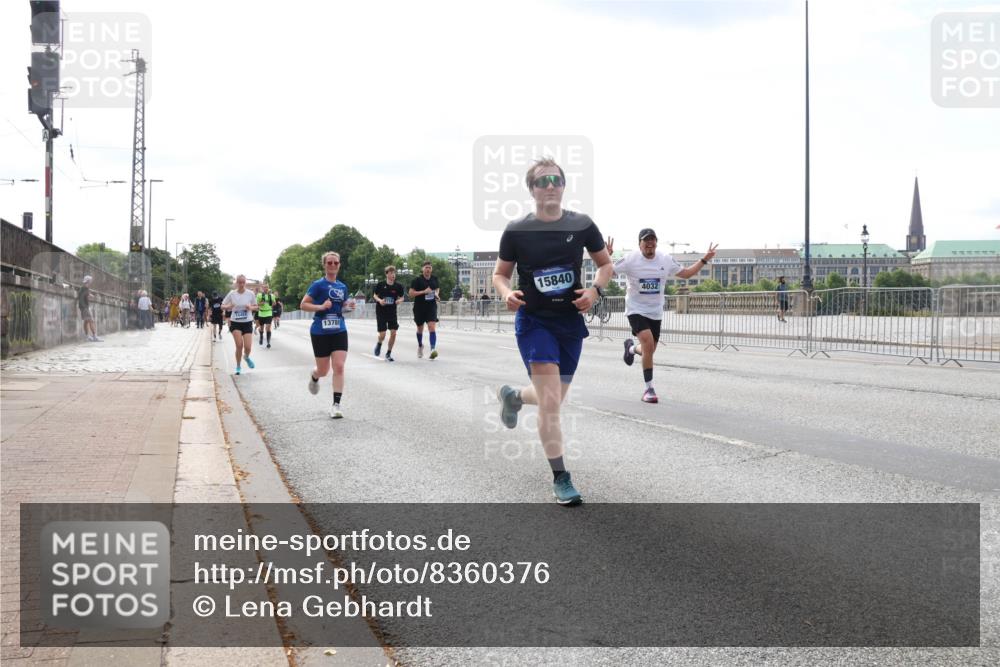 29.06.2025 - hella hamburg halbmarathon Lena Gebhardt http://msf.ph/oto/8360376 29.06.2025 10:14:08 Lombardsbrücke 1378, 15840, 4032, 1131, 1194, 1480, 1890, 2359, 2721, 2904, 2987, 3939, 4001, 4032, 4962, 5631, 5719, 6028, 6083, 6089, 6287, 6710, 7209, 7442, 7462, 7840, 7913, 7991, 8001, 8057, 8409, 8673, 8892, 9631, 9845, 9886, 10442, 10443, 10977, 11441, 11987, 12313, 12797, 12938, 13237, 13285, 13788, 14488, 15085, 15482, 15721, 15722, 15840, 16126, 17439, 17472, 17985, 18041, 18236, 18239 meine-sportfotos.de