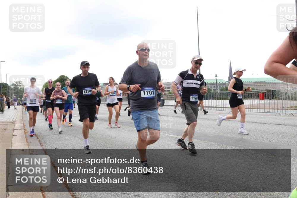 29.06.2025 - hella hamburg halbmarathon Lena Gebhardt http://msf.ph/oto/8360438 29.06.2025 10:48:18 Lombardsbrücke 11548, 17325, 1210, 11, 7394, 1701, 138, 11781, 1142, 1157, 1174, 1175, 1392, 1645, 1701, 2037, 2163, 2195, 2197, 2418, 2475, 2545, 2627, 2650, 2756, 2909, 2958, 3049, 3224, 3320, 3468, 3504, 3661, 3679, 3933, 4327, 4588, 4856, 5585, 5781, 5886, 5952, 6143, 7240, 7393, 7394, 7427, 7532, 7916, 8077, 8310, 8461, 8521, 8774, 8948, 9356, 9696, 9697, 9775, 9787, 9921, 10059, 10145, 10777, 10794, 11548, 11742, 11781, 13814, 15715, 16498, 16499 meine-sportfotos.de