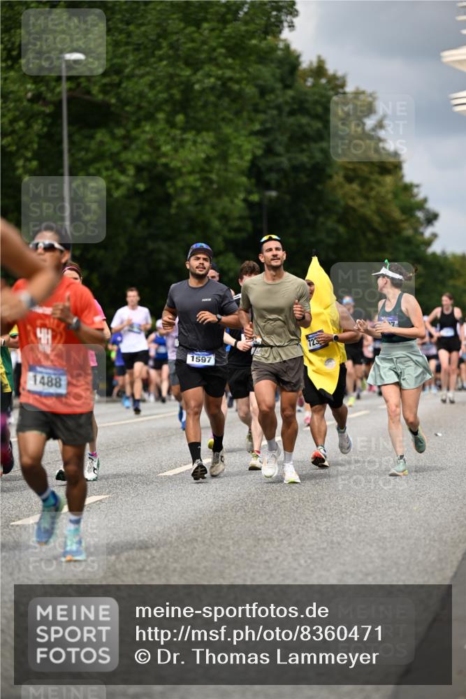 29.06.2025 - hella hamburg halbmarathon Dr. Thomas Lammeyer http://msf.ph/oto/8360471 29.06.2025 10:41:21 Kennedybrücke 56, 1022, 1118, 1253, 1276, 1488, 1490, 1597, 1948, 1952, 2072, 2104, 2199, 2272, 2552, 2811, 3165, 3230, 3398, 3428, 3714, 3873, 4733, 5146, 5224, 5560, 5786, 5940, 6584, 6804, 7202, 7235, 7707, 7823, 8257, 8258, 8315, 8758, 8937, 9054, 9055, 9918, 10024, 10112, 10476, 10762, 10798, 10862, 10931 meine-sportfotos.de