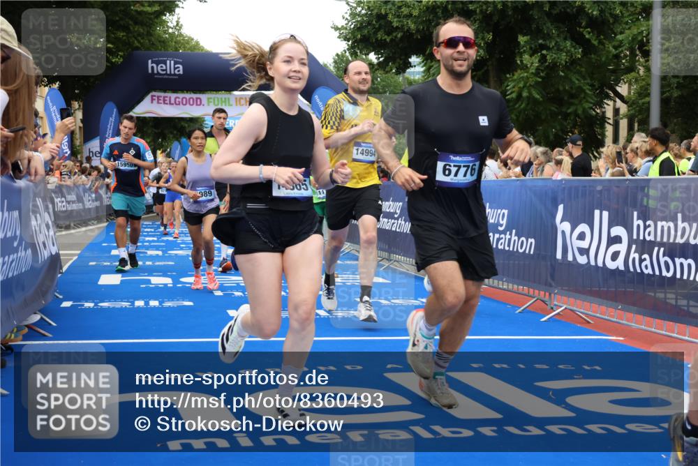 29.06.2025 - hella hamburg halbmarathon Strokosch-Dieckow http://msf.ph/oto/8360493 29.06.2025 10:51:21 Ziel 1461, 1817, 2364, 2411, 2636, 2718, 2946, 4814, 5820, 6657, 6776, 7943, 8316, 8930, 8989, 9214, 9476, 9656, 10480, 10667, 11124, 11422, 11512, 12016, 13047, 13792, 14865, 14994, 15871, 15950, 16357, 17131, 18019, 18489 meine-sportfotos.de