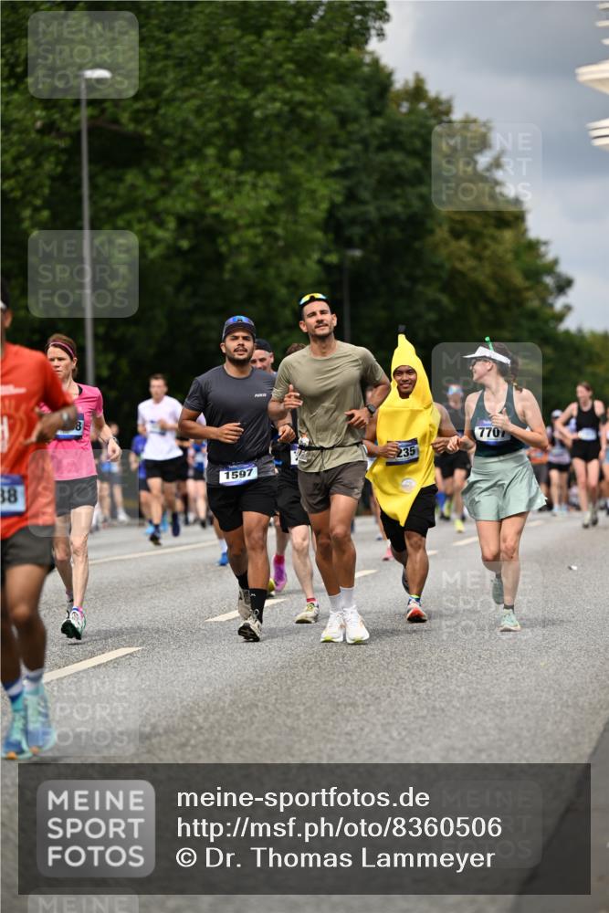 29.06.2025 - hella hamburg halbmarathon Dr. Thomas Lammeyer http://msf.ph/oto/8360506 29.06.2025 10:41:21 Kennedybrücke 56, 1022, 1118, 1253, 1276, 1488, 1490, 1597, 1948, 1952, 2072, 2104, 2199, 2272, 2552, 2811, 3165, 3230, 3398, 3428, 3714, 3873, 4733, 5146, 5224, 5560, 5786, 5940, 6584, 6804, 7202, 7235, 7707, 7823, 8257, 8258, 8315, 8758, 8937, 9054, 9055, 9918, 10024, 10112, 10476, 10762, 10798, 10862, 10931 meine-sportfotos.de