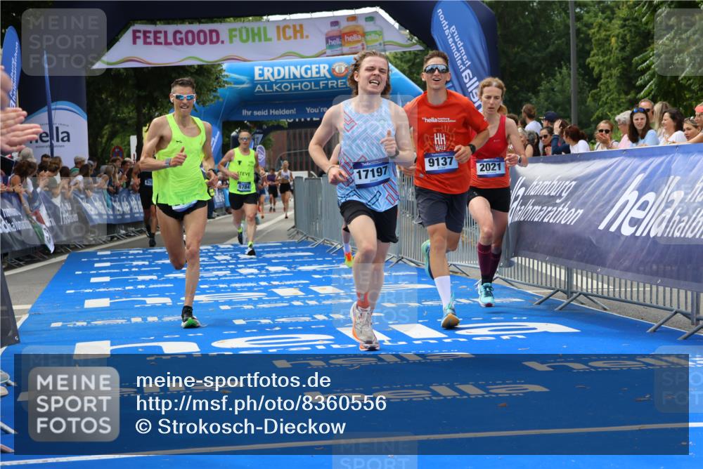 29.06.2025 - hella hamburg halbmarathon Strokosch-Dieckow http://msf.ph/oto/8360556 29.06.2025 10:29:29 Ziel 2021, 2180, 6781, 8784, 9137, 10156, 10790, 12234, 13838, 15880, 16118, 17197, 18422, 18699, 18737, 19203, 19204 meine-sportfotos.de