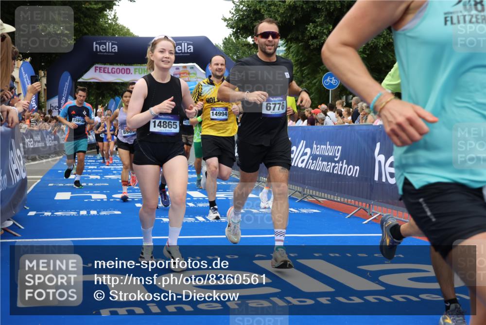 29.06.2025 - hella hamburg halbmarathon Strokosch-Dieckow http://msf.ph/oto/8360561 29.06.2025 10:51:20 Ziel 1461, 1817, 2364, 2411, 2636, 2718, 2946, 4814, 5820, 6657, 6776, 8316, 8930, 8989, 9214, 9476, 9656, 10480, 10667, 11124, 11422, 11512, 11625, 12016, 13047, 13792, 14865, 14994, 15871, 15950, 16357, 17131, 18019, 18489 meine-sportfotos.de