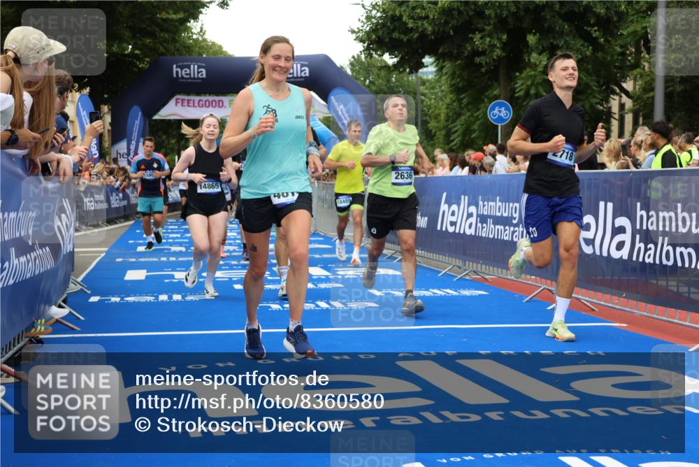 29.06.2025 - hella hamburg halbmarathon Strokosch-Dieckow http://msf.ph/oto/8360580 29.06.2025 10:51:19 Ziel 1461, 1817, 2364, 2411, 2636, 2718, 2946, 4404, 4814, 5600, 5820, 6657, 6776, 8316, 8930, 8989, 9214, 9476, 9656, 10480, 10667, 11124, 11422, 11512, 11625, 12016, 13047, 13792, 14865, 14994, 15871, 15950, 16357, 18019, 18489 meine-sportfotos.de
