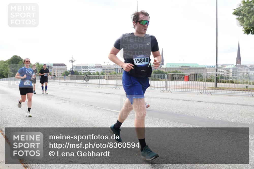 29.06.2025 - hella hamburg halbmarathon Lena Gebhardt http://msf.ph/oto/8360594 29.06.2025 10:14:09 Lombardsbrücke 13788, 15840, 1131, 1194, 1480, 1890, 2359, 2987, 3939, 4001, 4032, 4962, 5631, 5719, 6028, 6083, 6089, 6287, 6366, 6710, 7209, 7442, 7462, 7840, 7991, 8001, 8057, 8409, 8673, 8892, 9631, 9845, 9886, 10442, 10443, 10977, 11441, 11987, 12313, 12467, 12797, 12938, 13237, 13285, 13788, 14488, 15085, 15482, 15721, 15722, 15840, 16126, 17439, 17985, 18041, 18236, 18239 meine-sportfotos.de