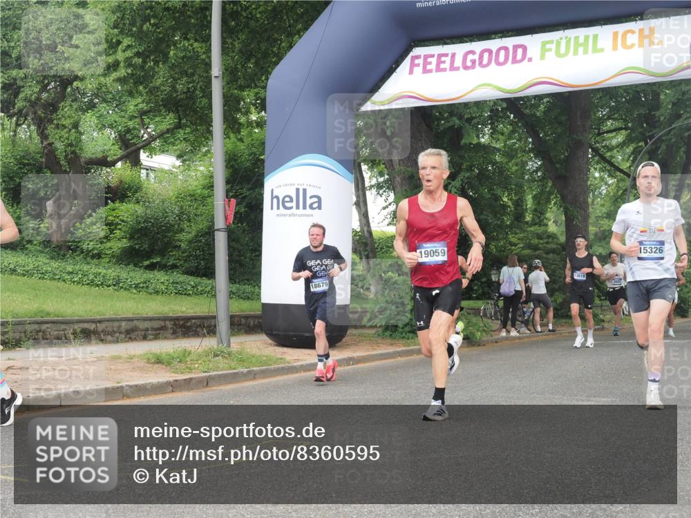 29.06.2025 - hella hamburg halbmarathon KatJ http://msf.ph/oto/8360595 29.06.2025 10:22:26 Zwischen KM18-KM19 2879 meine-sportfotos.de