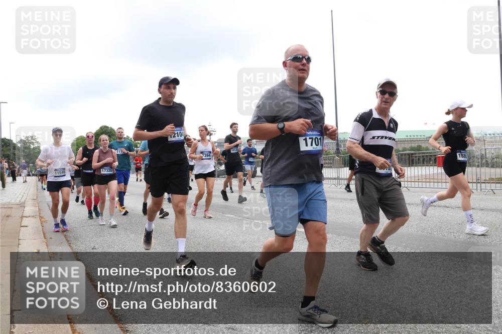 29.06.2025 - hella hamburg halbmarathon Lena Gebhardt http://msf.ph/oto/8360602 29.06.2025 10:48:18 Lombardsbrücke 11548, 17325, 117, 2104, 7394, 161, 1701, 188, 1142, 1157, 1174, 1175, 1392, 1645, 1701, 2037, 2163, 2195, 2197, 2418, 2475, 2545, 2627, 2650, 2756, 2909, 2958, 3049, 3224, 3320, 3468, 3504, 3661, 3679, 3933, 4327, 4588, 4856, 5585, 5781, 5886, 5952, 6143, 7240, 7393, 7394, 7427, 7532, 7916, 8077, 8310, 8461, 8521, 8774, 8948, 9356, 9696, 9697, 9775, 9787, 9921, 10059, 10145, 10777, 10794, 11548, 11742, 11781, 13814, 15715, 16498, 16499 meine-sportfotos.de