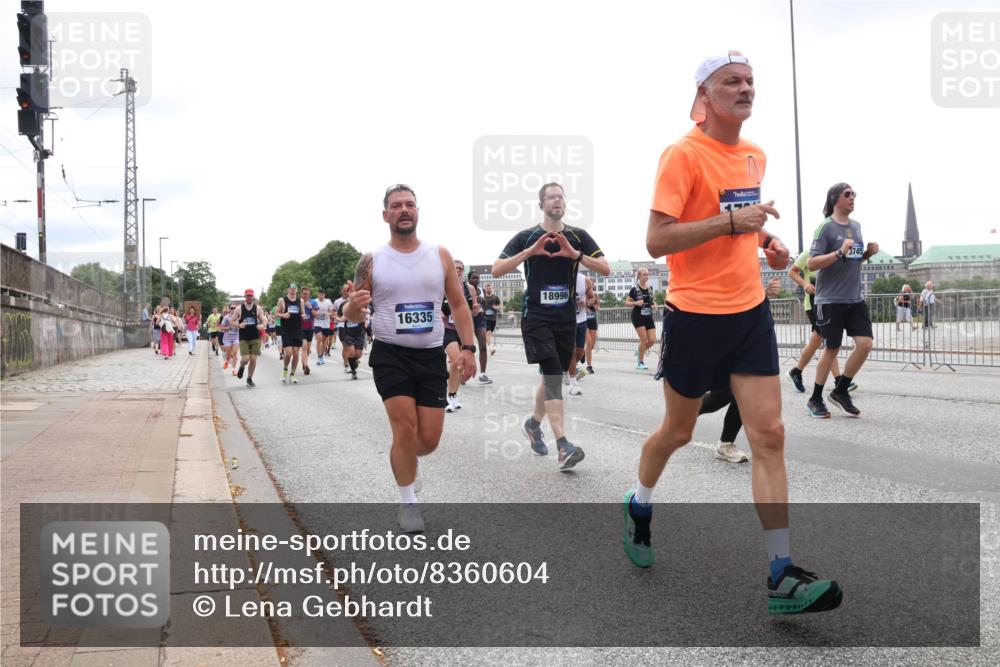 29.06.2025 - hella hamburg halbmarathon Lena Gebhardt http://msf.ph/oto/8360604 29.06.2025 10:39:14 Lombardsbrücke 18996, 16335, 3745, 1232, 1390, 1451, 1760, 1856, 1883, 2092, 2524, 2534, 2571, 2574, 2843, 2893, 2998, 3275, 3307, 3353, 3727, 3745, 3927, 4257, 4320, 4410, 4523, 4603, 4659, 4855, 4882, 4964, 6062, 6112, 6321, 6342, 6343, 6611, 6748, 7263, 7341, 7501, 7506, 7524, 7589, 7684, 7815, 8203, 8243, 8367, 8457, 8783, 8995, 9393, 9420, 9446, 9698, 9708, 9974, 9977, 10001, 10072, 10315, 10512, 10516, 10554, 13060 meine-sportfotos.de