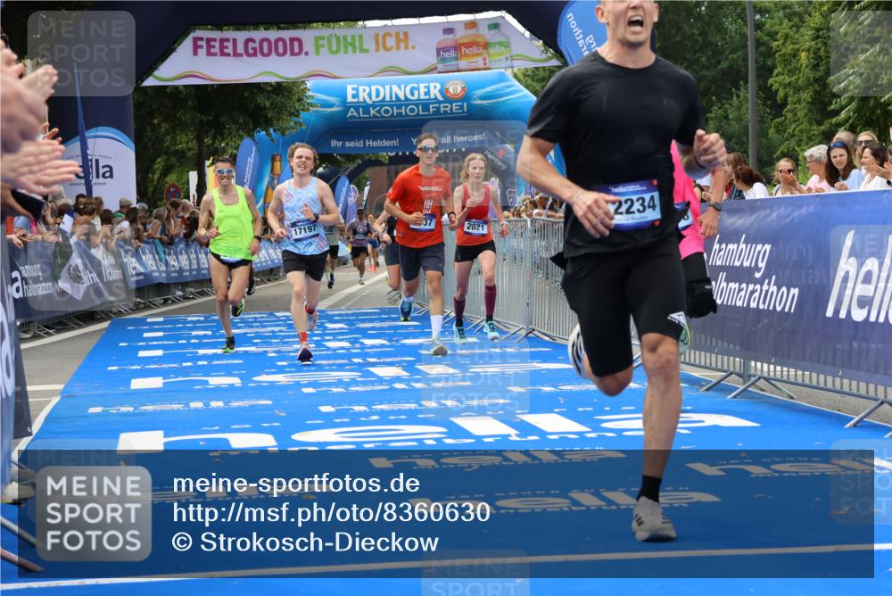 29.06.2025 - hella hamburg halbmarathon Strokosch-Dieckow http://msf.ph/oto/8360630 29.06.2025 10:29:27 Ziel 2021, 2075, 2180, 8784, 8975, 9137, 9571, 10156, 10790, 12234, 13838, 15880, 16118, 17197, 18737, 19203 meine-sportfotos.de