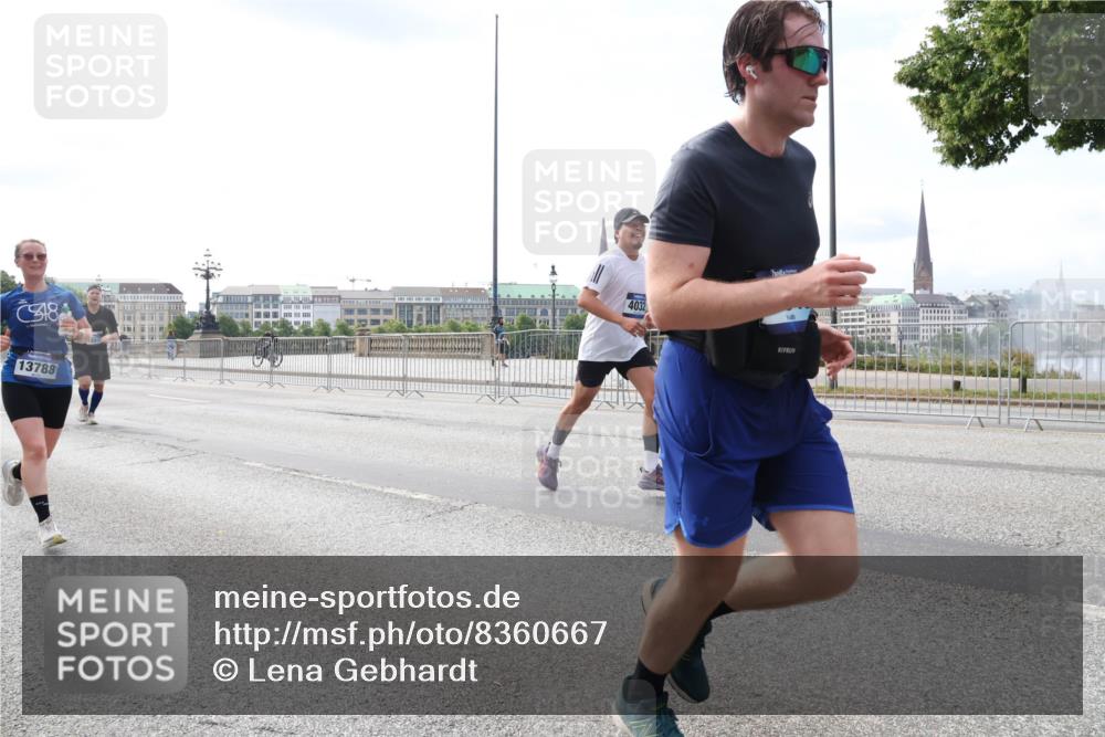 29.06.2025 - hella hamburg halbmarathon Lena Gebhardt http://msf.ph/oto/8360667 29.06.2025 10:14:09 Lombardsbrücke 18, 4032, 13788, 1131, 1194, 1480, 1890, 2359, 2987, 3939, 4001, 4032, 4962, 5631, 5719, 6028, 6083, 6089, 6287, 6366, 6710, 7209, 7442, 7462, 7840, 7991, 8001, 8057, 8409, 8673, 8892, 9631, 9845, 9886, 10442, 10443, 10977, 11441, 11987, 12313, 12467, 12797, 12938, 13237, 13285, 13788, 14488, 15085, 15482, 15721, 15722, 15840, 16126, 17439, 17985, 18041, 18236, 18239 meine-sportfotos.de