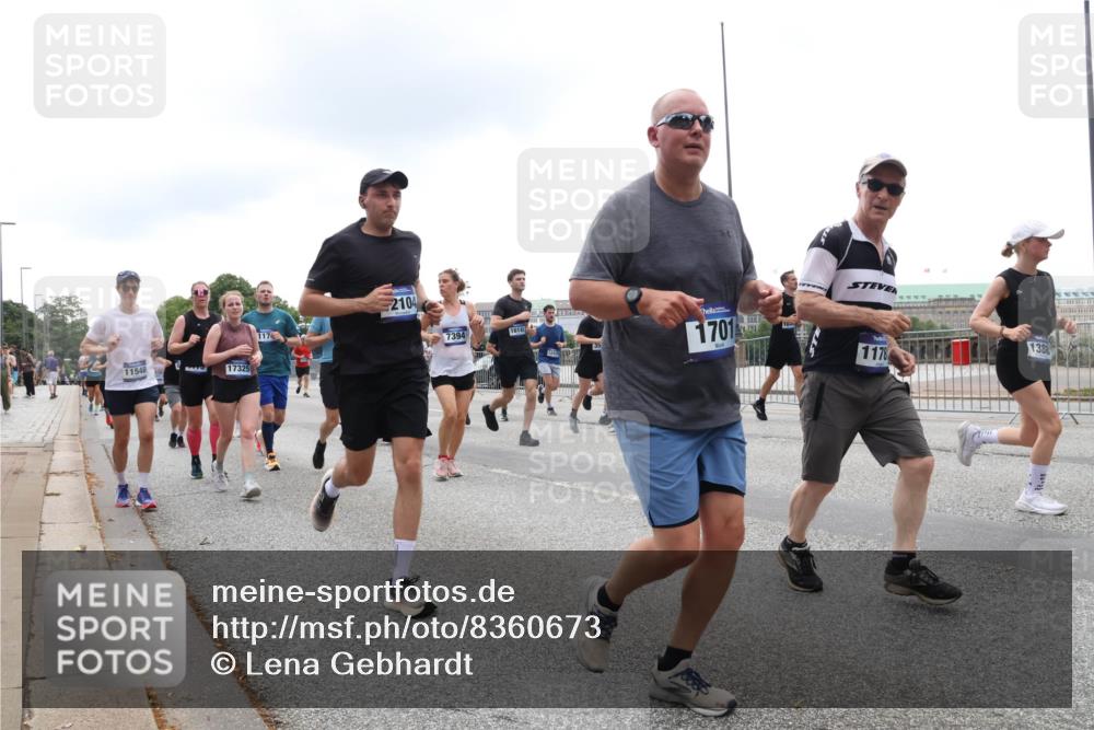 29.06.2025 - hella hamburg halbmarathon Lena Gebhardt http://msf.ph/oto/8360673 29.06.2025 10:48:18 Lombardsbrücke 11548, 17325, 1174, 2104, 7394, 16141, 1701, 1178, 138, 1142, 1157, 1174, 1175, 1392, 1645, 1701, 2037, 2163, 2195, 2197, 2418, 2475, 2545, 2627, 2650, 2756, 2909, 2958, 3049, 3224, 3320, 3468, 3504, 3661, 3679, 3933, 4327, 4588, 4856, 5585, 5781, 5886, 5952, 6143, 7240, 7393, 7394, 7427, 7532, 7916, 8077, 8310, 8461, 8521, 8774, 8948, 9356, 9696, 9697, 9775, 9787, 9921, 10059, 10145, 10777, 10794, 11548, 11742, 11781, 13814, 15715, 16498, 16499 meine-sportfotos.de