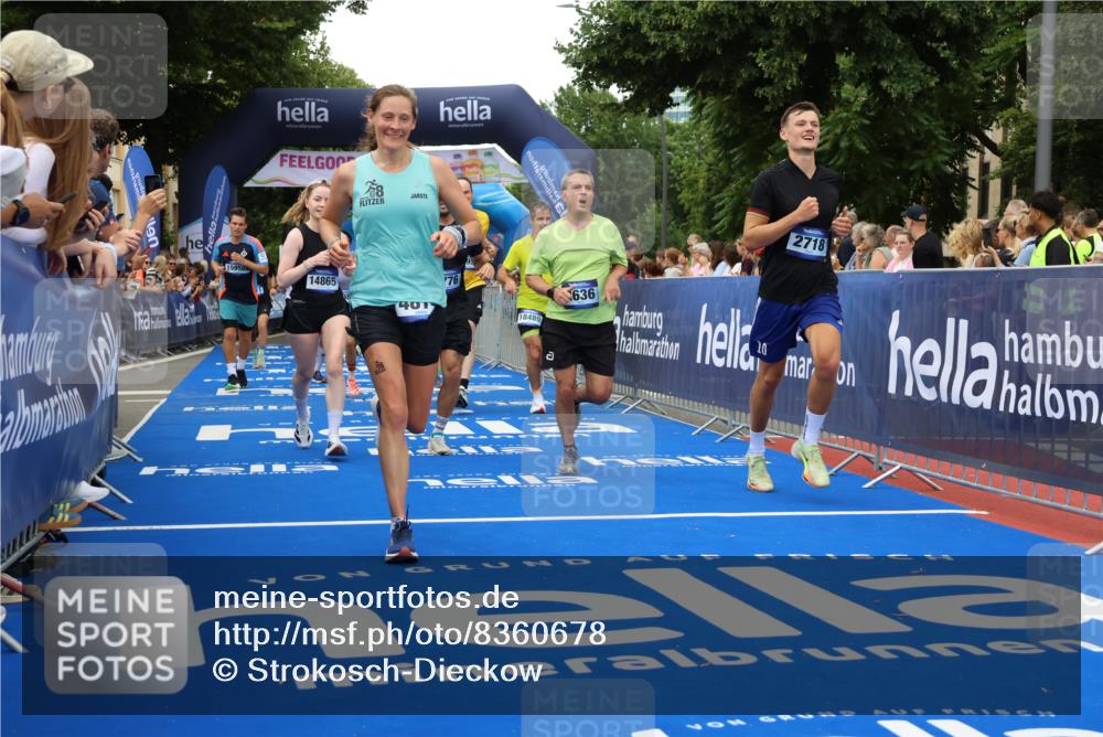 29.06.2025 - hella hamburg halbmarathon Strokosch-Dieckow http://msf.ph/oto/8360678 29.06.2025 10:51:19 Ziel 1461, 1817, 2364, 2411, 2636, 2718, 2946, 4404, 4814, 5600, 5820, 6657, 6776, 8316, 8930, 8989, 9214, 9476, 9656, 10480, 10667, 11124, 11422, 11512, 11625, 12016, 13047, 13792, 14865, 14994, 15871, 15950, 16357, 18019, 18489 meine-sportfotos.de
