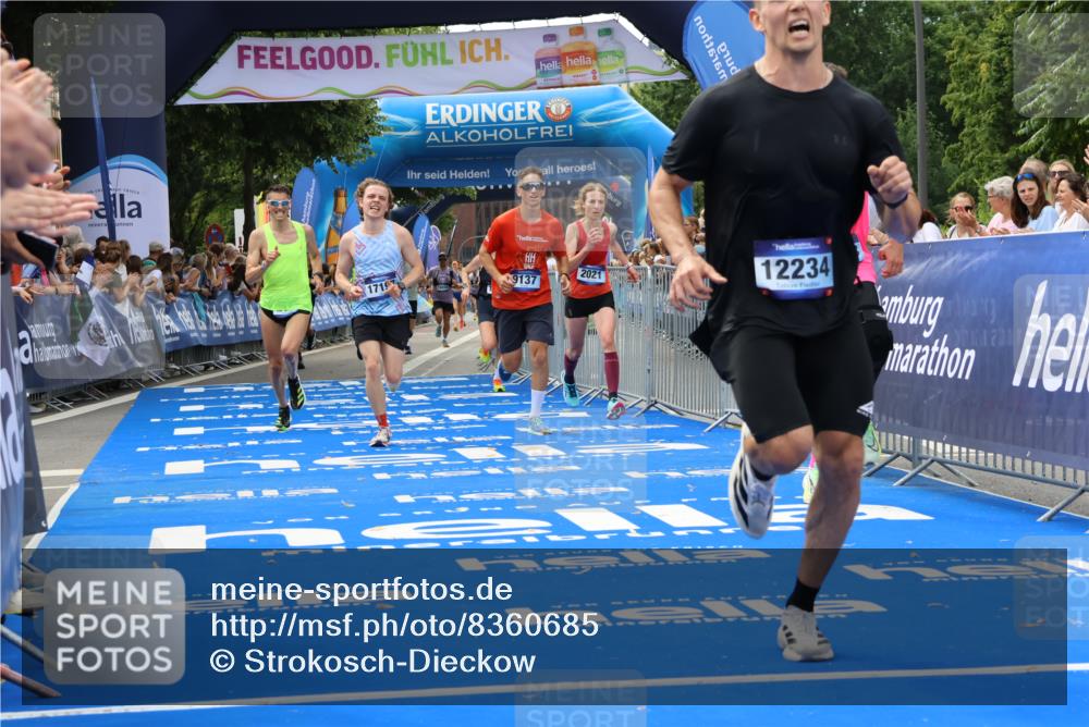 29.06.2025 - hella hamburg halbmarathon Strokosch-Dieckow http://msf.ph/oto/8360685 29.06.2025 10:29:27 Ziel 2021, 2075, 2180, 8784, 8975, 9137, 9571, 10156, 10790, 12234, 13838, 15880, 16118, 17197, 18737, 19203 meine-sportfotos.de