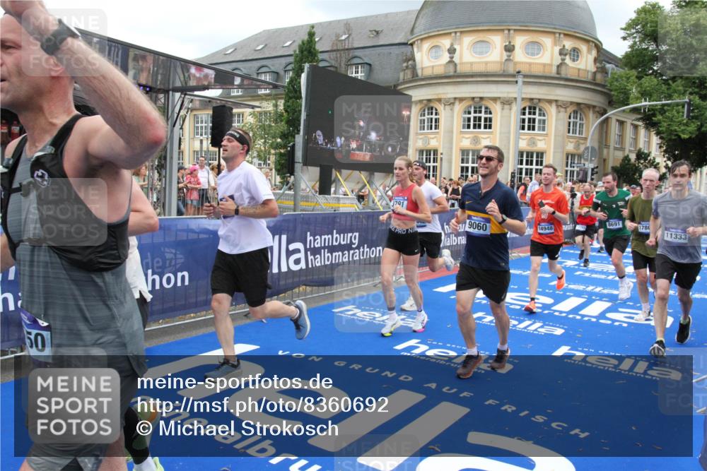 29.06.2025 - hella hamburg halbmarathon Michael Strokosch http://msf.ph/oto/8360692 29.06.2025 10:55:10 Ziel 1549, 1628, 2119, 2448, 2884, 3041, 3791, 3945, 4938, 6355, 8691, 9060, 9361, 9380, 10191, 10192, 11333, 11747, 11976, 12248, 12961, 13297, 14750, 14834, 14948, 15126, 15879, 16108, 16630, 17803, 17842 meine-sportfotos.de