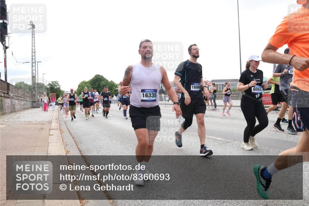 29.06.2025 - hella hamburg halbmarathon Lena Gebhardt http://msf.ph/oto/8360693 29.06.2025 10:39:15 Lombardsbrücke 18725, 12749, 16335, 18996, 6062, 37, 1232, 1390, 1451, 1760, 1856, 1883, 2092, 2524, 2534, 2571, 2574, 2843, 2893, 2998, 3275, 3307, 3353, 3727, 3745, 3927, 4257, 4320, 4410, 4523, 4603, 4659, 4855, 4882, 4964, 6062, 6112, 6321, 6342, 6343, 6611, 6748, 7263, 7341, 7501, 7506, 7524, 7589, 7684, 7815, 8203, 8243, 8367, 8457, 8783, 8995, 9393, 9420, 9446, 9569, 9698, 9708, 9974, 9977, 10001, 10072, 10315, 10512, 10516, 10554, 13060 meine-sportfotos.de