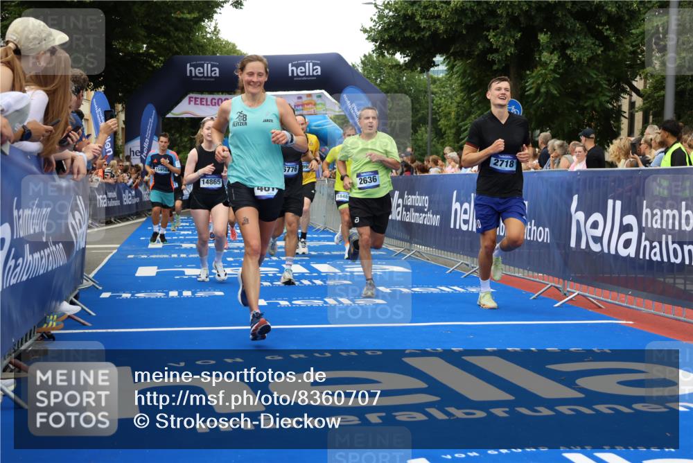 29.06.2025 - hella hamburg halbmarathon Strokosch-Dieckow http://msf.ph/oto/8360707 29.06.2025 10:51:19 Ziel 1461, 1817, 2364, 2411, 2636, 2718, 2946, 4404, 4814, 5600, 5820, 6657, 6776, 8316, 8930, 8989, 9214, 9476, 9656, 10480, 10667, 11124, 11422, 11512, 11625, 12016, 13047, 13792, 14865, 14994, 15871, 15950, 16357, 18019, 18489 meine-sportfotos.de