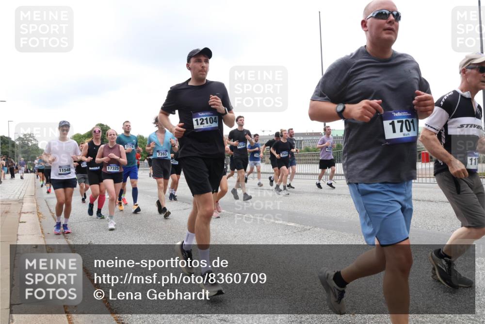 29.06.2025 - hella hamburg halbmarathon Lena Gebhardt http://msf.ph/oto/8360709 29.06.2025 10:48:18 Lombardsbrücke 11548, 17325, 1174, 7393, 4327, 12104, 16141, 1701, 117, 1142, 1157, 1174, 1175, 1392, 1645, 1701, 2037, 2163, 2195, 2197, 2418, 2475, 2545, 2627, 2650, 2756, 2909, 2958, 3049, 3224, 3320, 3468, 3504, 3661, 3679, 3933, 4327, 4588, 4856, 5585, 5781, 5886, 5952, 6143, 7240, 7393, 7394, 7427, 7532, 7916, 8077, 8310, 8461, 8521, 8774, 8948, 9356, 9696, 9697, 9775, 9787, 9921, 10059, 10145, 10777, 10794, 11548, 11742, 11781, 13814, 15715, 16498, 16499 meine-sportfotos.de