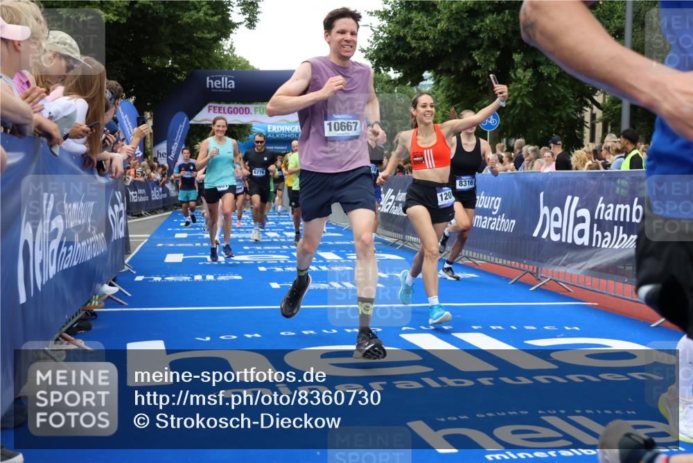 29.06.2025 - hella hamburg halbmarathon Strokosch-Dieckow http://msf.ph/oto/8360730 29.06.2025 10:51:18 Ziel 1461, 1817, 2364, 2411, 2636, 2718, 2946, 4404, 4814, 5600, 5820, 6657, 6776, 8316, 8930, 8989, 9214, 9476, 9656, 10480, 10667, 10868, 11124, 11422, 11512, 11625, 12016, 13047, 14865, 14994, 15480, 15950, 16357, 17530, 18019, 18489 meine-sportfotos.de