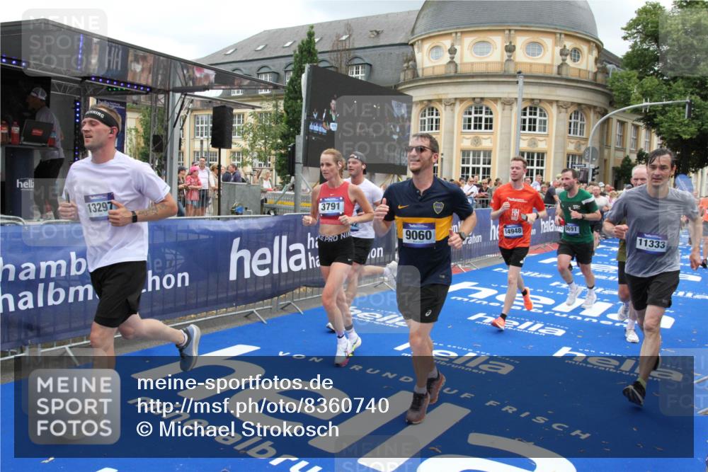 29.06.2025 - hella hamburg halbmarathon Michael Strokosch http://msf.ph/oto/8360740 29.06.2025 10:55:10 Ziel 1549, 1628, 2119, 2448, 2884, 3041, 3791, 3945, 4938, 6355, 8691, 9060, 9361, 9380, 10191, 10192, 11333, 11747, 11976, 12248, 12961, 13297, 14750, 14834, 14948, 15126, 15879, 16108, 16630, 17803, 17842 meine-sportfotos.de