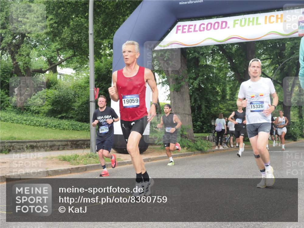 29.06.2025 - hella hamburg halbmarathon KatJ http://msf.ph/oto/8360759 29.06.2025 10:22:27 Zwischen KM18-KM19 2879 meine-sportfotos.de
