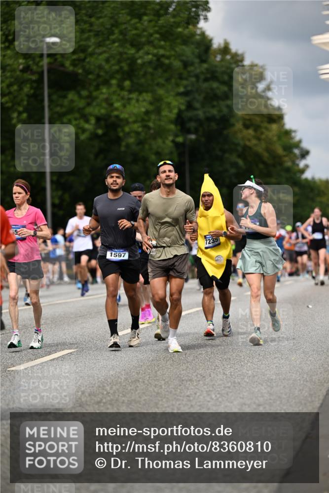 29.06.2025 - hella hamburg halbmarathon Dr. Thomas Lammeyer http://msf.ph/oto/8360810 29.06.2025 10:41:22 Kennedybrücke 56, 1022, 1118, 1253, 1276, 1488, 1490, 1597, 1819, 1952, 2072, 2104, 2199, 2272, 2552, 3165, 3230, 3398, 3428, 3714, 3873, 4347, 4733, 5146, 5224, 5560, 5786, 5940, 6584, 6804, 7202, 7235, 7707, 7823, 8257, 8258, 8315, 8758, 8937, 9054, 9055, 9918, 10024, 10112, 10476, 10762, 10798, 10862, 10931 meine-sportfotos.de
