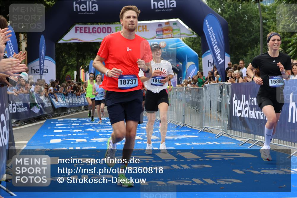 29.06.2025 - hella hamburg halbmarathon Strokosch-Dieckow http://msf.ph/oto/8360818 29.06.2025 10:29:25 Ziel 2021, 2075, 2180, 8784, 8975, 9137, 9571, 10156, 10790, 12234, 13838, 14164, 15880, 16118, 17197, 18737, 19203 meine-sportfotos.de