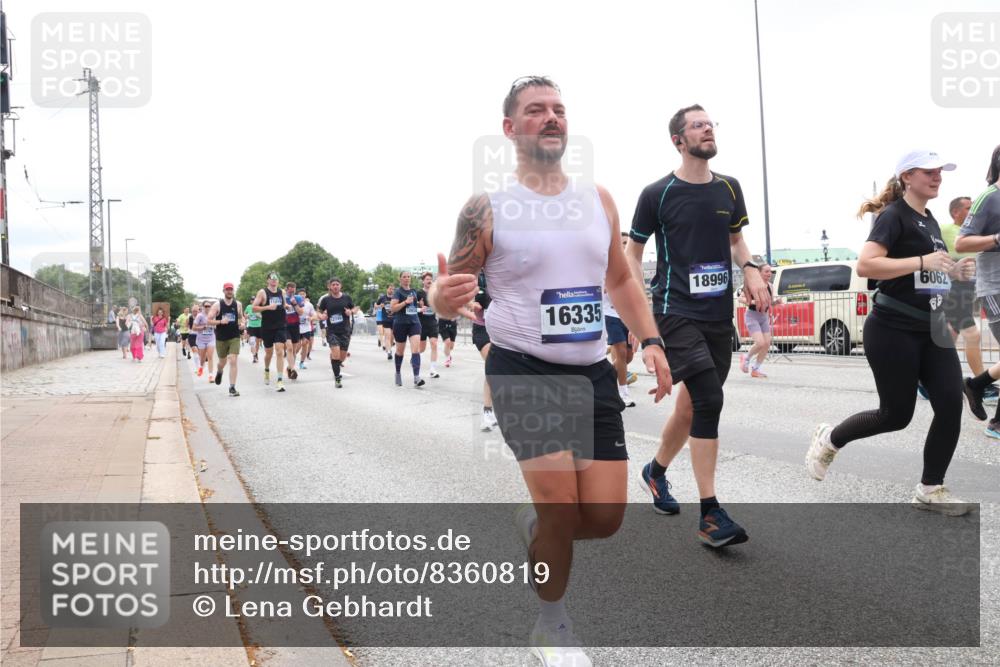 29.06.2025 - hella hamburg halbmarathon Lena Gebhardt http://msf.ph/oto/8360819 29.06.2025 10:39:15 Lombardsbrücke 16335, 18996, 6062, 1232, 1390, 1451, 1760, 1856, 1883, 2092, 2524, 2534, 2571, 2574, 2843, 2893, 2998, 3275, 3307, 3353, 3727, 3745, 3927, 4257, 4320, 4410, 4523, 4603, 4659, 4855, 4882, 4964, 6062, 6112, 6321, 6342, 6343, 6611, 6748, 7263, 7341, 7501, 7506, 7524, 7589, 7684, 7815, 8203, 8243, 8367, 8457, 8783, 8995, 9393, 9420, 9446, 9569, 9698, 9708, 9974, 9977, 10001, 10072, 10315, 10512, 10516, 10554, 13060 meine-sportfotos.de