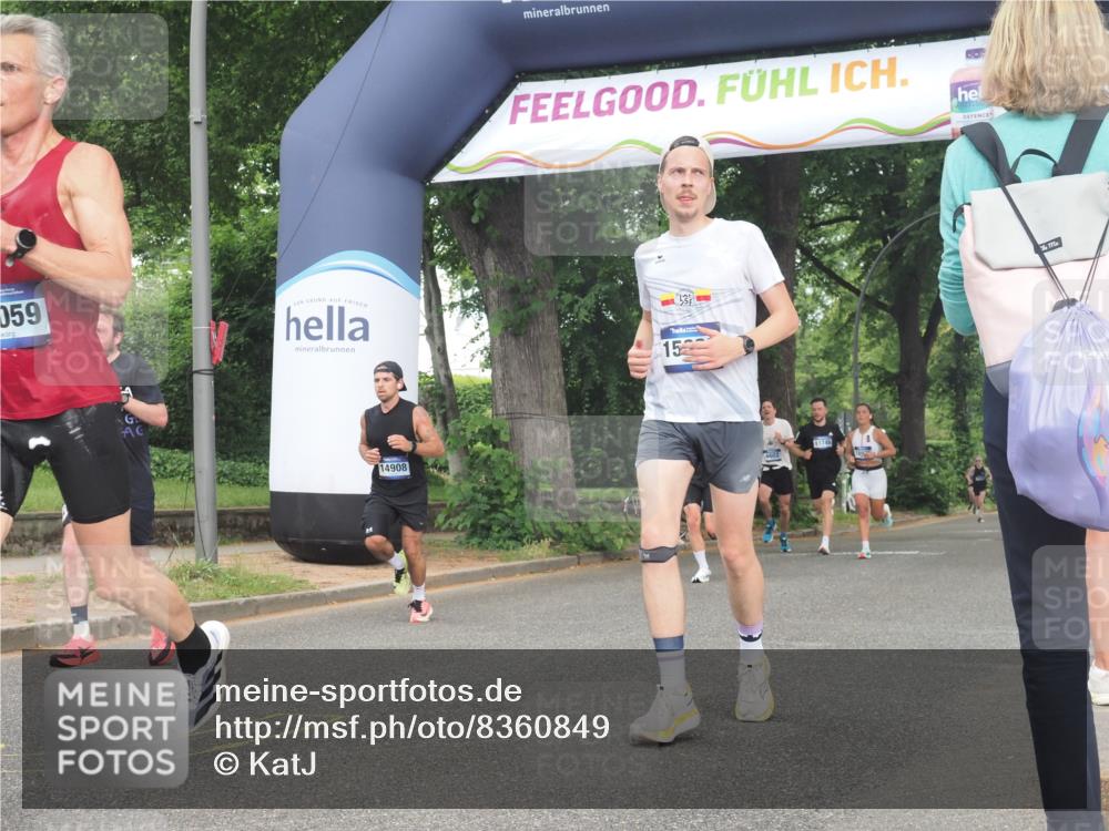 29.06.2025 - hella hamburg halbmarathon KatJ http://msf.ph/oto/8360849 29.06.2025 10:22:27 Zwischen KM18-KM19 2879 meine-sportfotos.de