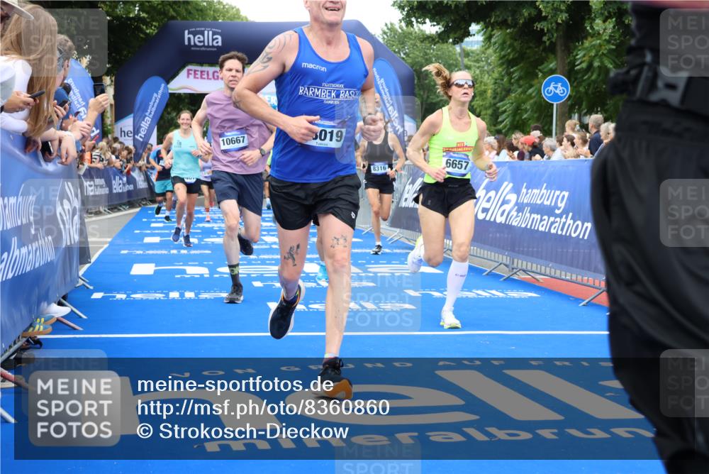 29.06.2025 - hella hamburg halbmarathon Strokosch-Dieckow http://msf.ph/oto/8360860 29.06.2025 10:51:17 Ziel 1461, 1817, 2364, 2411, 2636, 2718, 2946, 4404, 4814, 5600, 6027, 6657, 6776, 8316, 8930, 8989, 9214, 9476, 9656, 10480, 10667, 10868, 11124, 11512, 11625, 12016, 13047, 14865, 14994, 15480, 15950, 16357, 17530, 18019, 18489 meine-sportfotos.de