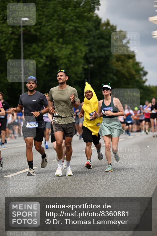 29.06.2025 - hella hamburg halbmarathon Dr. Thomas Lammeyer http://msf.ph/oto/8360881 29.06.2025 10:41:22 Kennedybrücke 56, 1022, 1118, 1253, 1276, 1488, 1490, 1597, 1819, 1952, 2072, 2104, 2199, 2272, 2552, 3165, 3230, 3398, 3428, 3714, 3873, 4347, 4733, 5146, 5224, 5560, 5786, 5940, 6584, 6804, 7202, 7235, 7707, 7823, 8257, 8258, 8315, 8758, 8937, 9054, 9055, 9918, 10024, 10112, 10476, 10762, 10798, 10862, 10931 meine-sportfotos.de