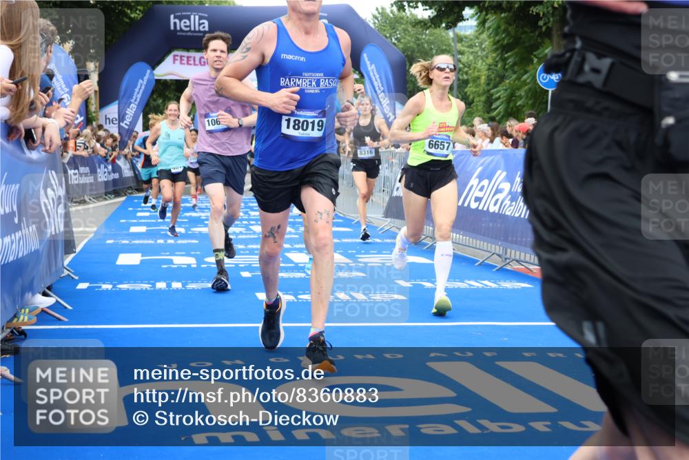 29.06.2025 - hella hamburg halbmarathon Strokosch-Dieckow http://msf.ph/oto/8360883 29.06.2025 10:51:17 Ziel 1461, 1817, 2364, 2411, 2636, 2718, 2946, 4404, 4814, 5600, 6027, 6657, 6776, 8316, 8930, 8989, 9214, 9476, 9656, 10480, 10667, 10868, 11124, 11512, 11625, 12016, 13047, 14865, 14994, 15480, 15950, 16357, 17530, 18019, 18489 meine-sportfotos.de