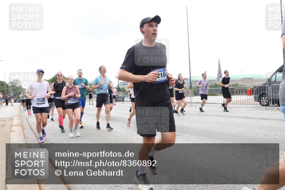 29.06.2025 - hella hamburg halbmarathon Lena Gebhardt http://msf.ph/oto/8360892 29.06.2025 10:48:18 Lombardsbrücke 11548, 17325, 1174, 7393, 2104, 1079, 3504, 1142, 1157, 1174, 1175, 1392, 1645, 1701, 2037, 2163, 2195, 2197, 2418, 2475, 2545, 2627, 2650, 2756, 2909, 2958, 3049, 3224, 3320, 3468, 3504, 3661, 3679, 3933, 4327, 4588, 4856, 5585, 5781, 5886, 5952, 6143, 7240, 7393, 7394, 7427, 7532, 7916, 8077, 8310, 8461, 8521, 8774, 8948, 9356, 9696, 9697, 9775, 9787, 9921, 10059, 10145, 10777, 10794, 11548, 11742, 11781, 13814, 15715, 16498, 16499 meine-sportfotos.de