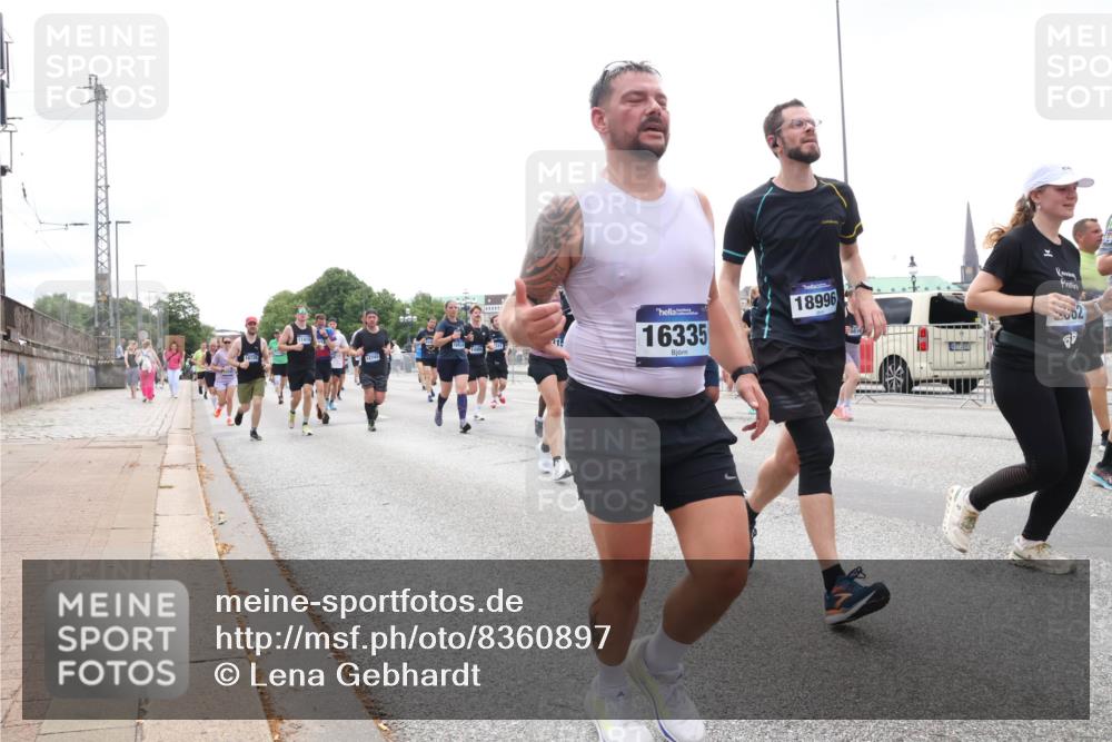 29.06.2025 - hella hamburg halbmarathon Lena Gebhardt http://msf.ph/oto/8360897 29.06.2025 10:39:15 Lombardsbrücke 12745, 16335, 18996, 02, 1232, 1390, 1451, 1760, 1856, 1883, 2092, 2524, 2534, 2571, 2574, 2843, 2893, 2998, 3275, 3307, 3353, 3727, 3745, 3927, 4257, 4320, 4410, 4523, 4603, 4659, 4855, 4882, 4964, 6062, 6112, 6321, 6342, 6343, 6611, 6748, 7263, 7341, 7501, 7506, 7524, 7589, 7684, 7815, 8203, 8243, 8367, 8457, 8783, 8995, 9393, 9420, 9446, 9569, 9698, 9708, 9974, 9977, 10001, 10072, 10315, 10512, 10516, 10554, 13060 meine-sportfotos.de